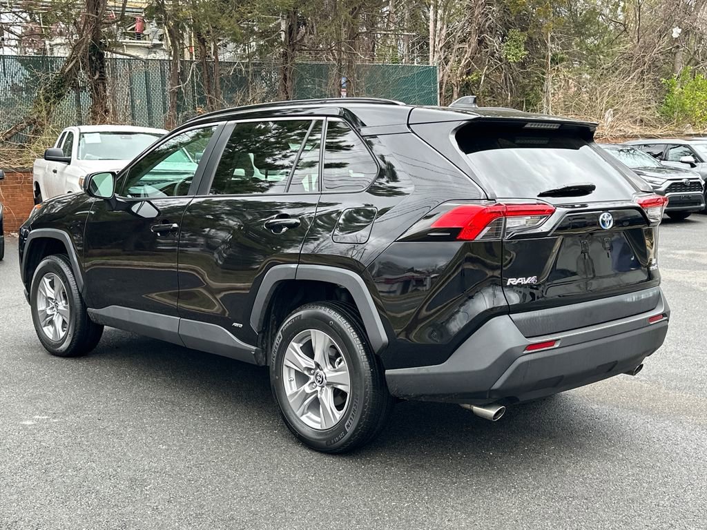 Used 2022 Toyota RAV4 LE image 3