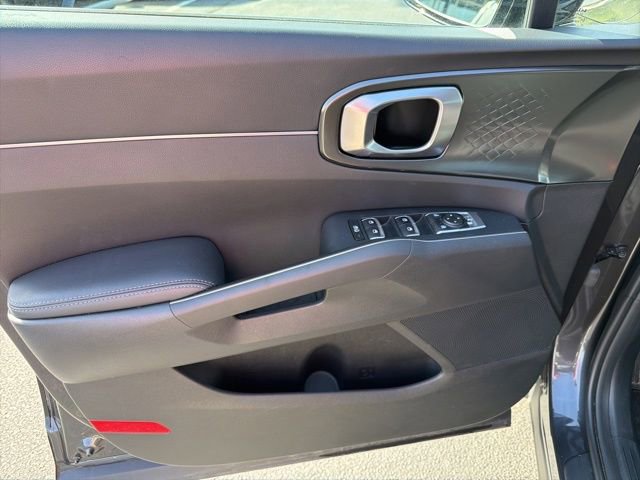 Used 2023 Kia Sorento EX AWD/4WD image 11