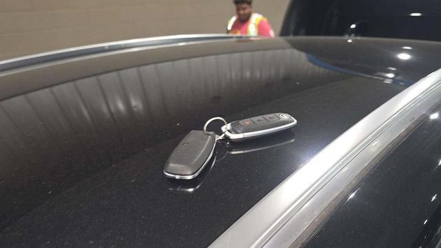 Used 2025 Nissan Kicks SR FWD image 3