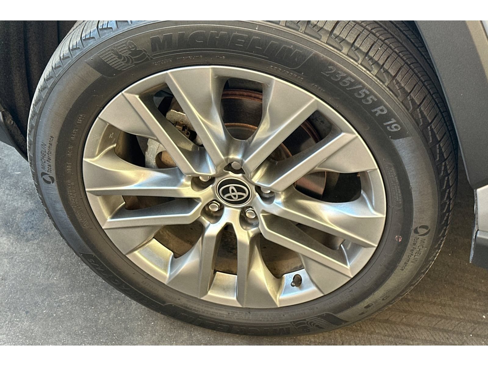 Used 2022 Toyota RAV4 XLE Premium FWD image 4