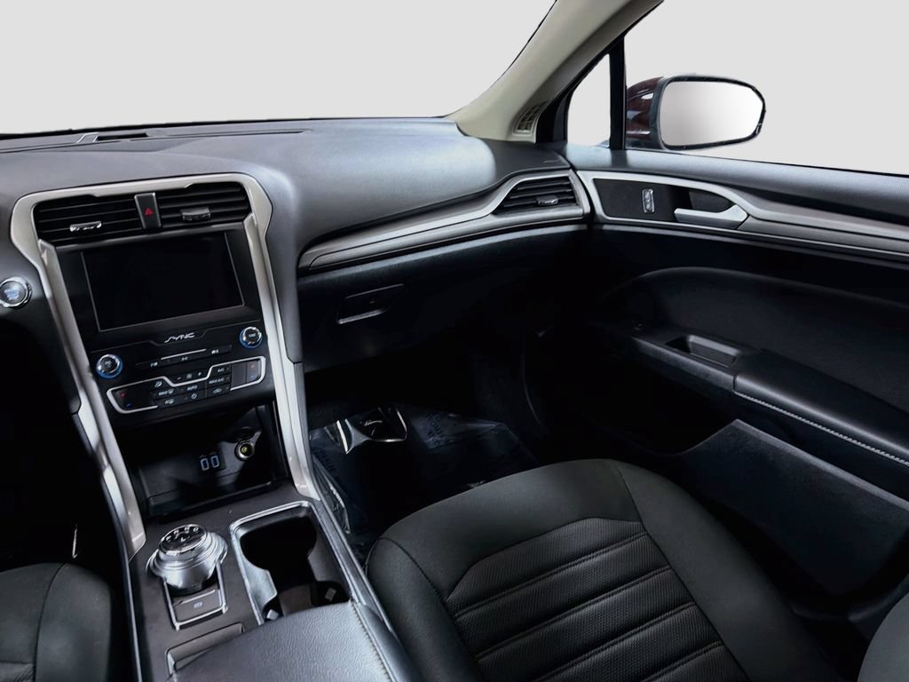 Used 2019 Ford Fusion SE FWD image 23