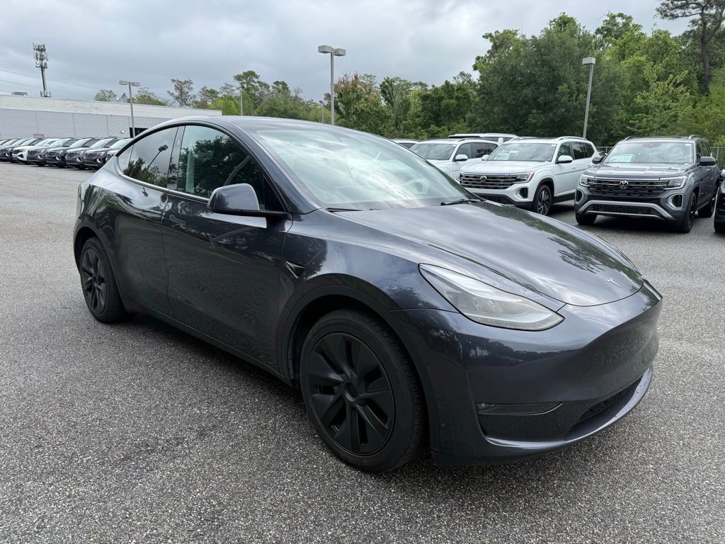 Used 2025 Tesla Model Y Long Range image 3