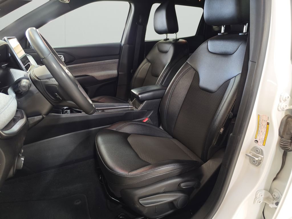 Used 2024 Jeep Compass Latitude image 13