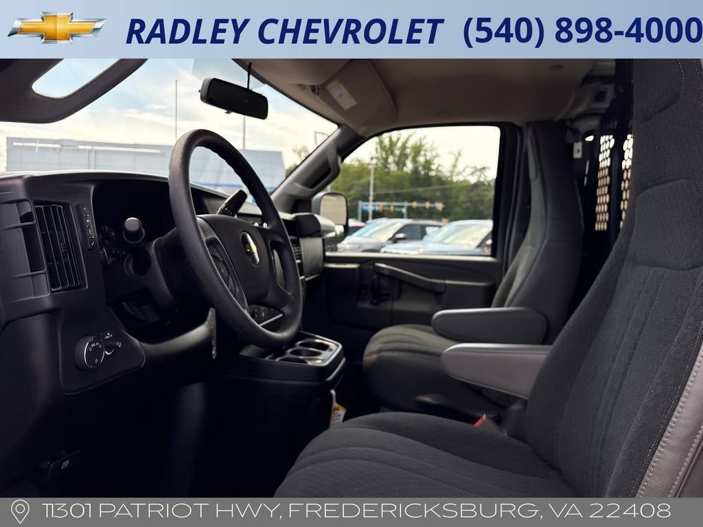 Certified 2025 Chevrolet Express 2500 w/ Driver Convenience Package RWD image 3