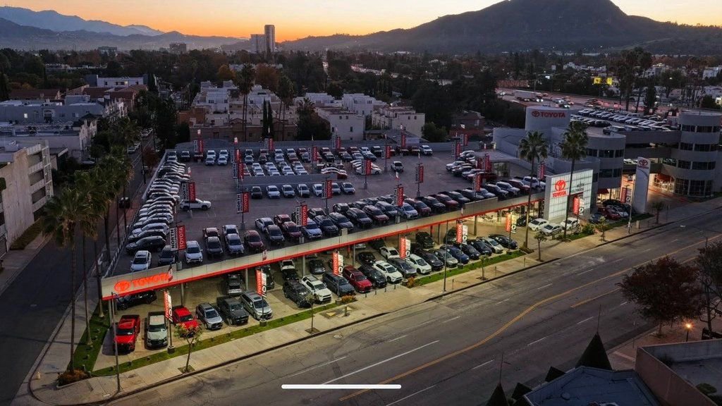 Used 2023 Nissan Sentra SV w/ Trunk Package image 22