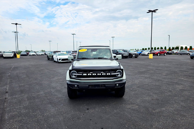 Used 2023 Ford Bronco Outer Banks AWD/4WD image 2