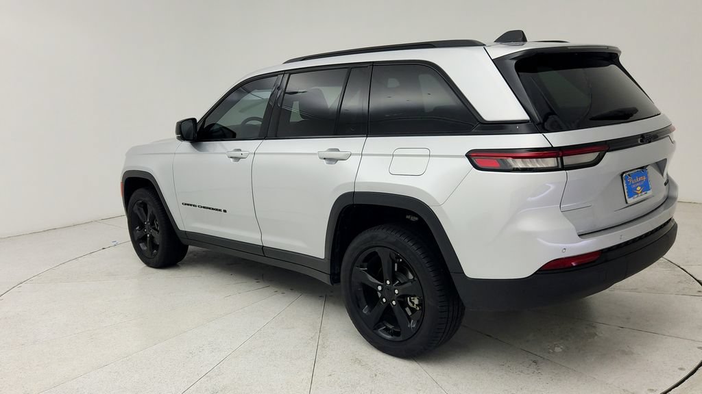 Used 2025 Jeep Grand Cherokee Limited w/ Black Appearance Package RWD image 6