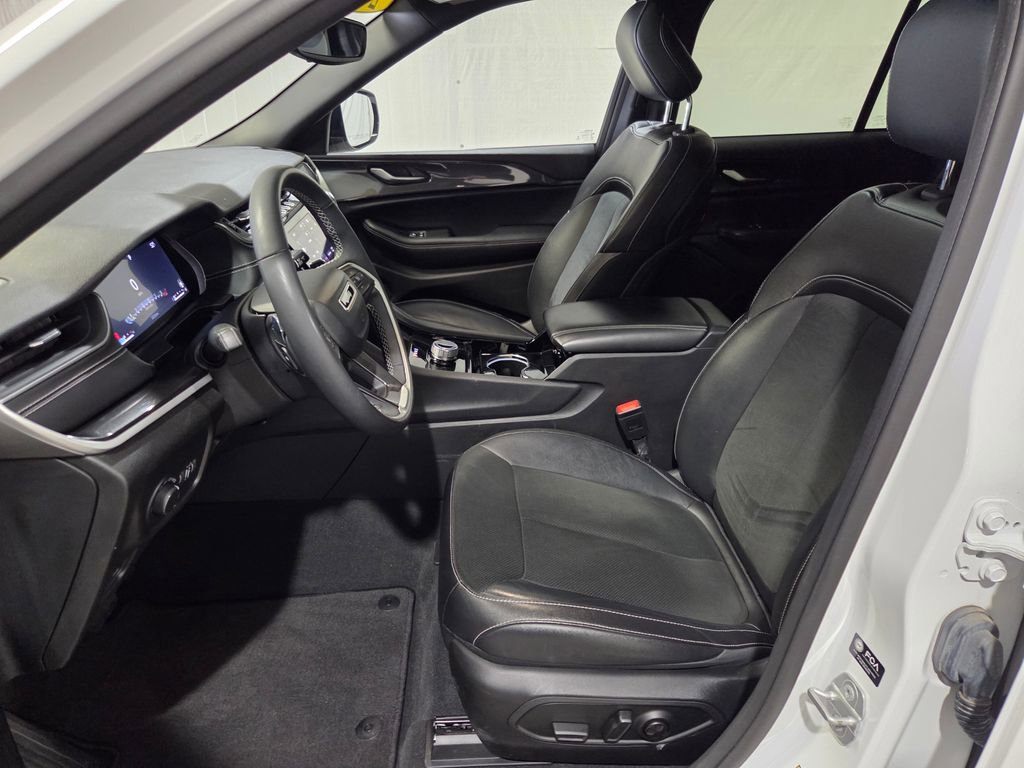 Certified 2023 Jeep Grand Cherokee Altitude image 12