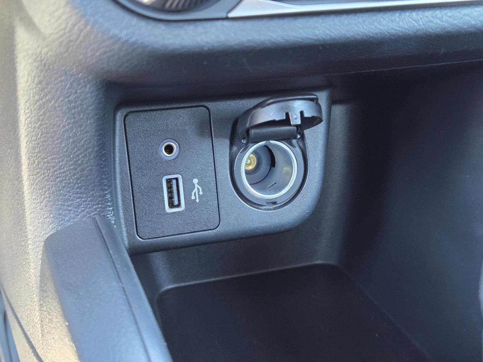 Used 2022 Nissan Versa SV FWD image 13