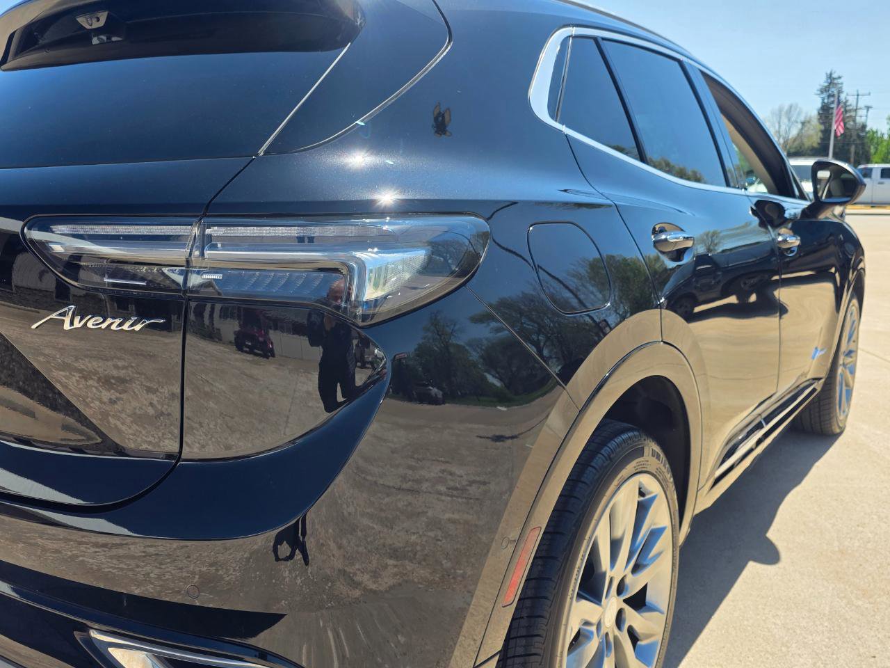 Used 2021 Buick Envision Avenir w/ Technology Package II image 23