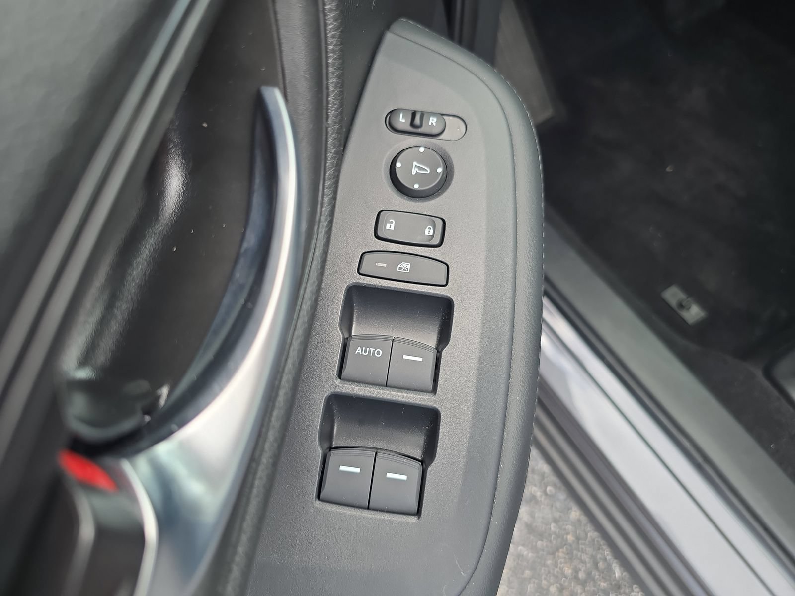 Certified 2025 Honda HR-V LX image 14