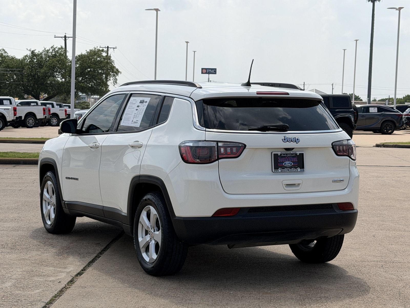 Used 2018 Jeep Compass Latitude w/ Popular Equipment Group FWD image 6