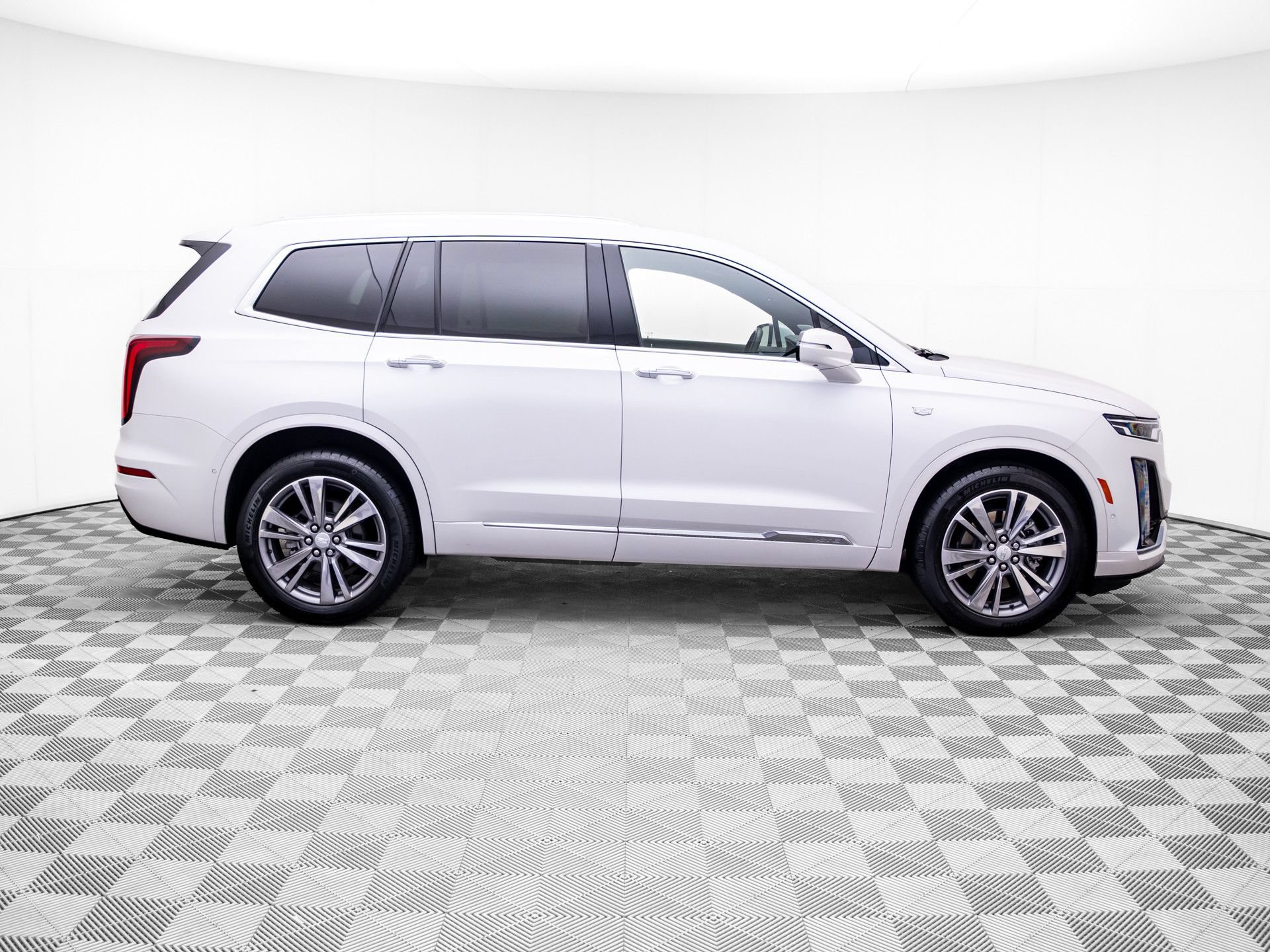 Certified 2025 Cadillac XT6 Premium Luxury w/ Platinum Package AWD/4WD image 8