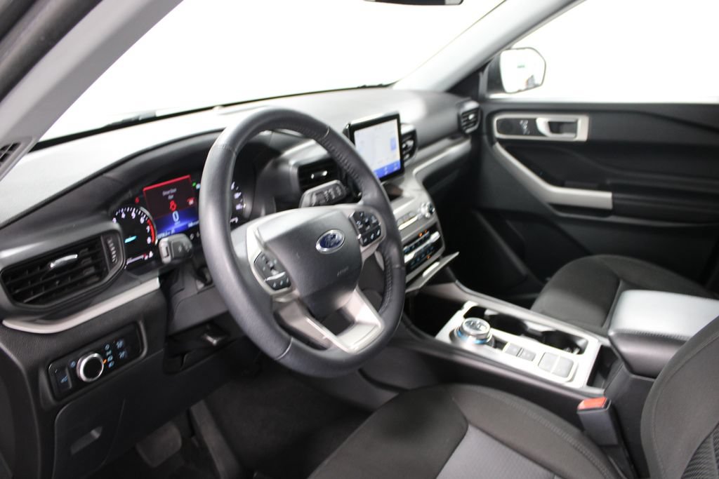 Used 2024 Ford Explorer XLT RWD image 16