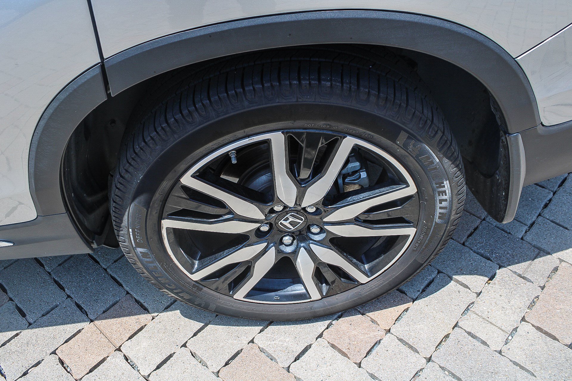 Used 2019 Honda Pilot Elite image 12