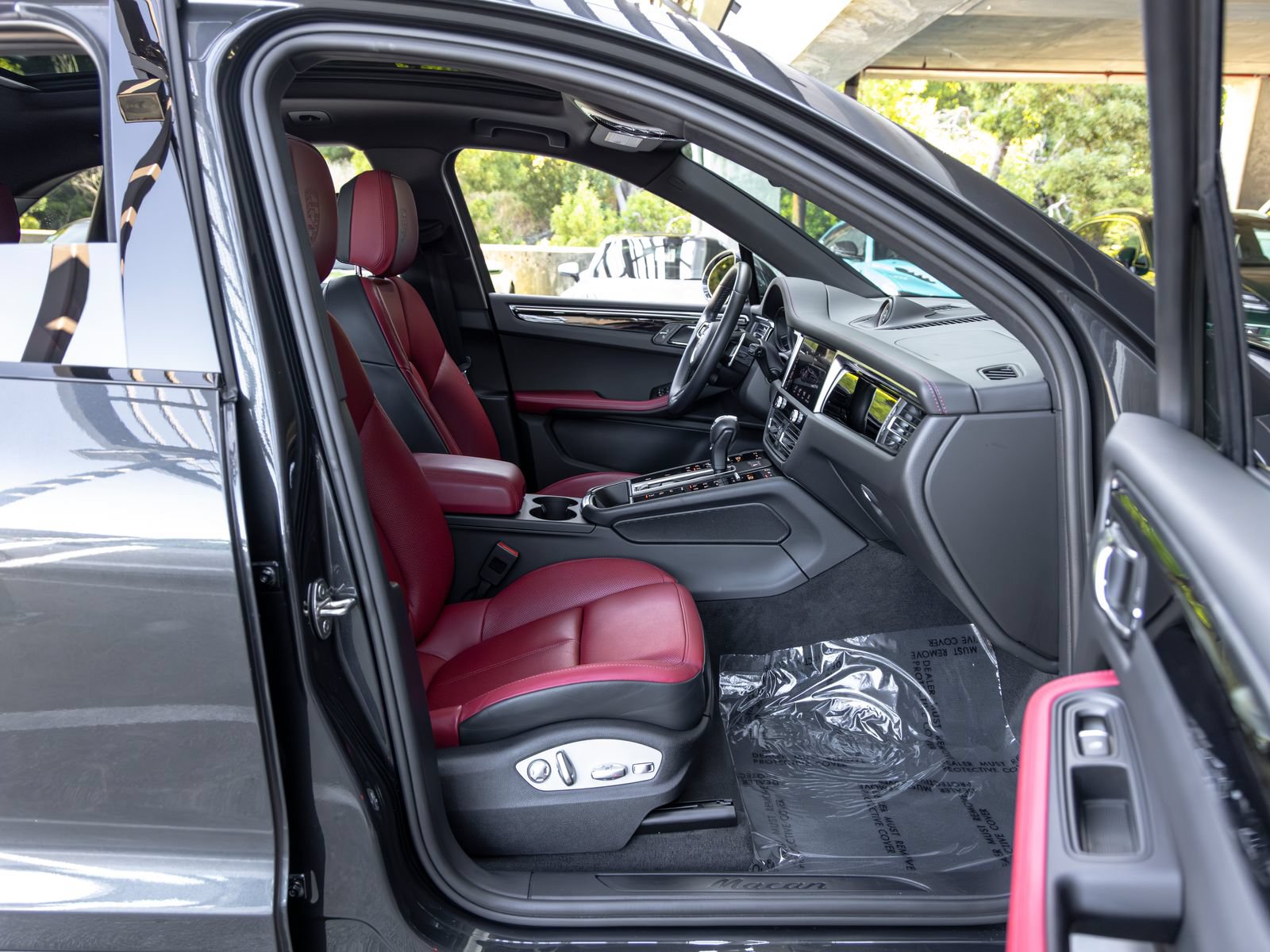Certified 2023 Porsche Macan AWD/4WD image 56