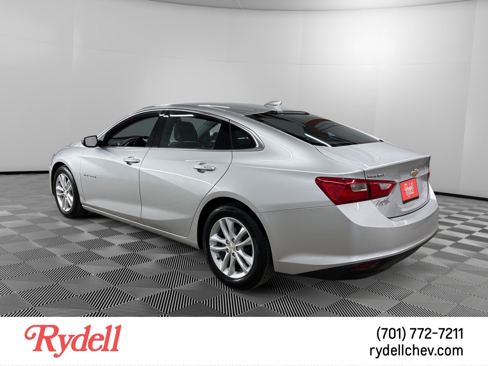 Used 2018 Chevrolet Malibu LT FWD image 3