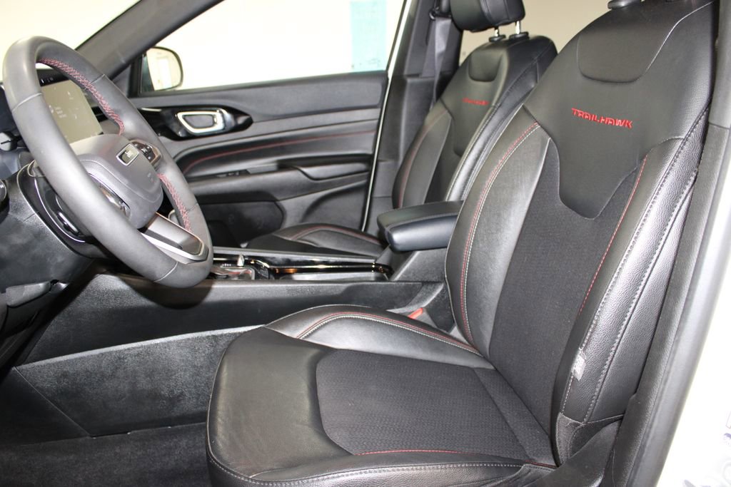Used 2025 Jeep Compass Trailhawk image 18
