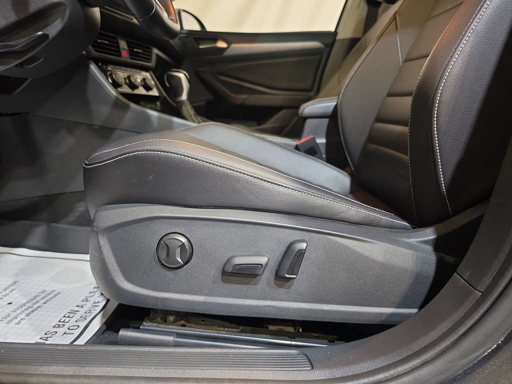 Used 2024 Volkswagen Jetta SE FWD image 14