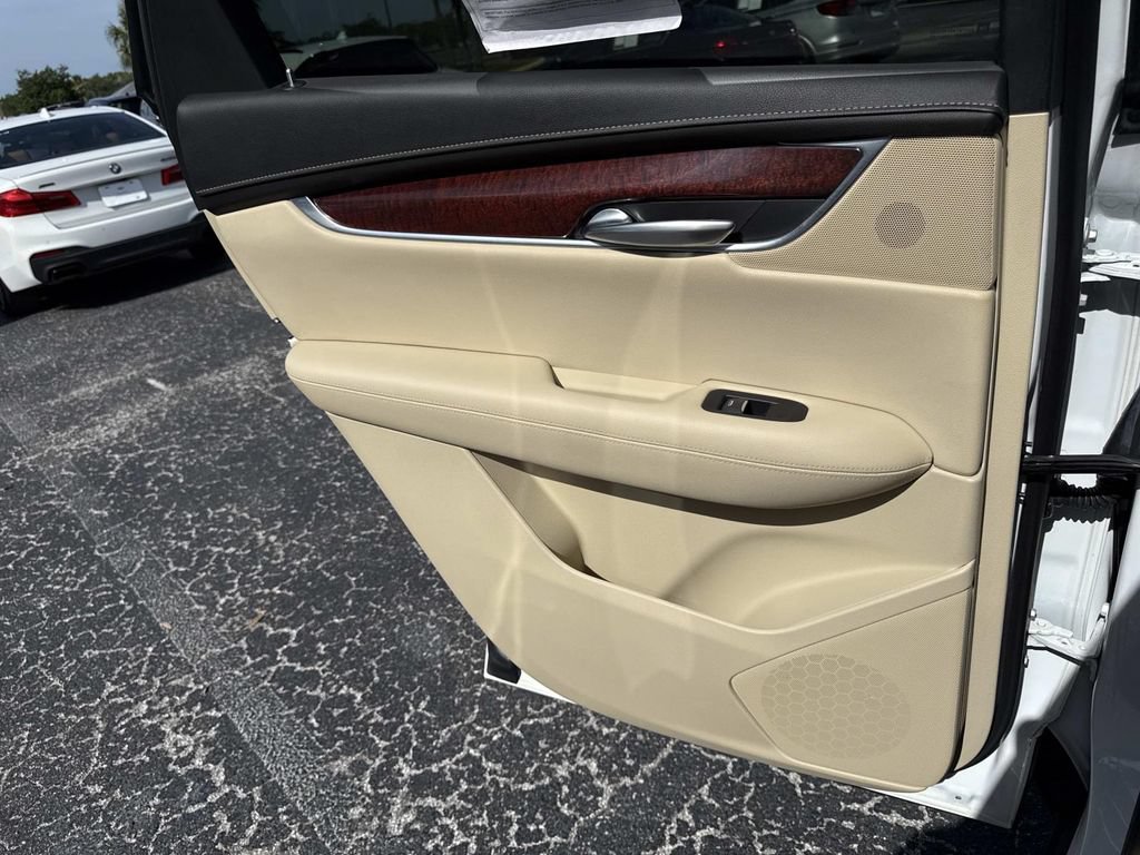 Used 2017 Cadillac XT5 Premium Luxury FWD image 13