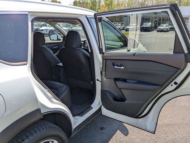 Used 2023 Nissan Rogue SL w/ SL Premium Package image 39