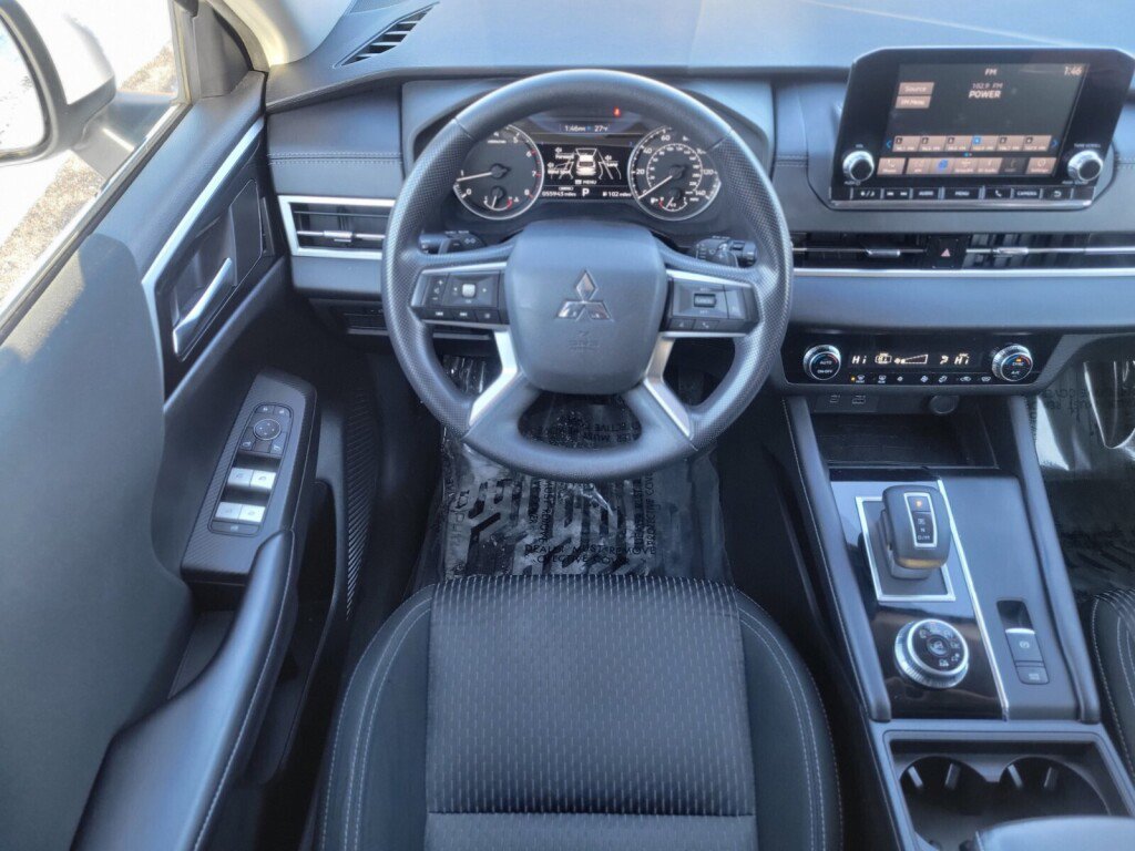 Used 2022 Mitsubishi Outlander ES image 11