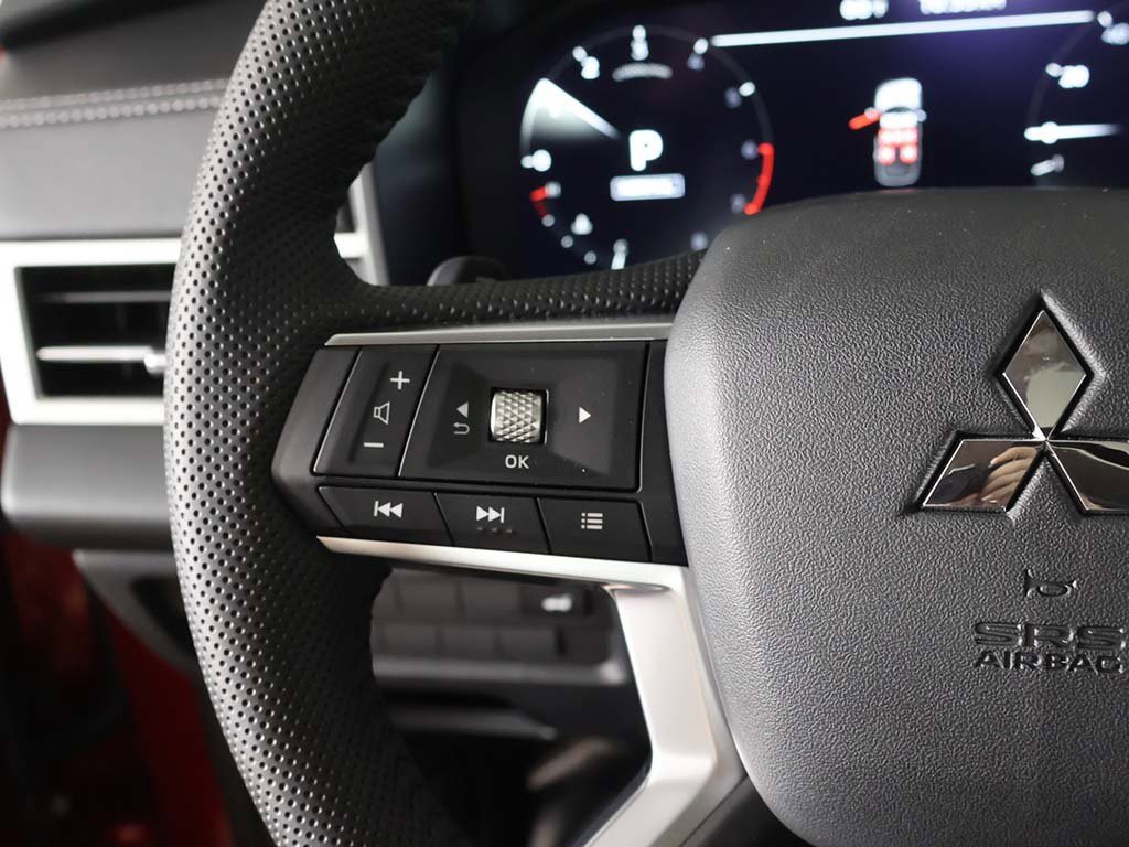 New 2025 Mitsubishi Outlander SE image 46