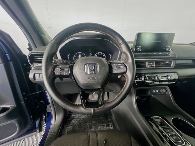 Used 2025 Honda Pilot Sport image 14