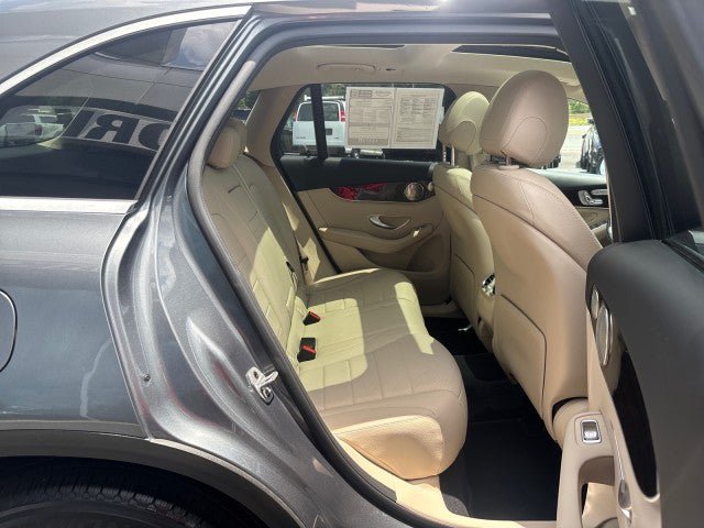 Used 2021 Mercedes-Benz GLC 300 4MATIC image 45