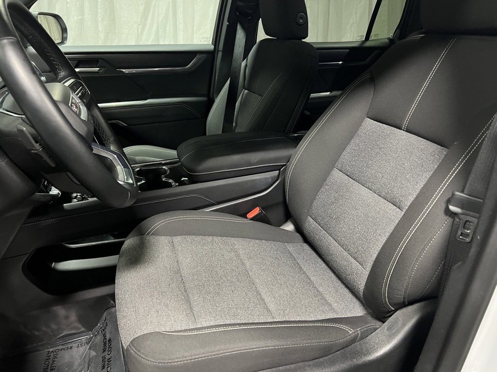 Used 2025 GMC Acadia Elevation image 22