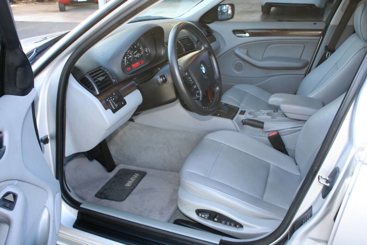 Used 2003 BMW 325i Sedan image 10