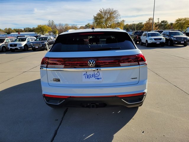 Used 2025 Volkswagen Atlas Cross Sport SE image 6