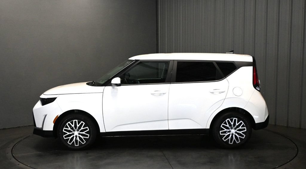 Used 2024 Kia Soul LX FWD image 8