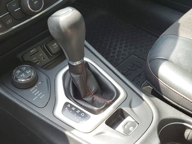 Used 2016 Jeep Cherokee Trailhawk AWD/4WD image 18