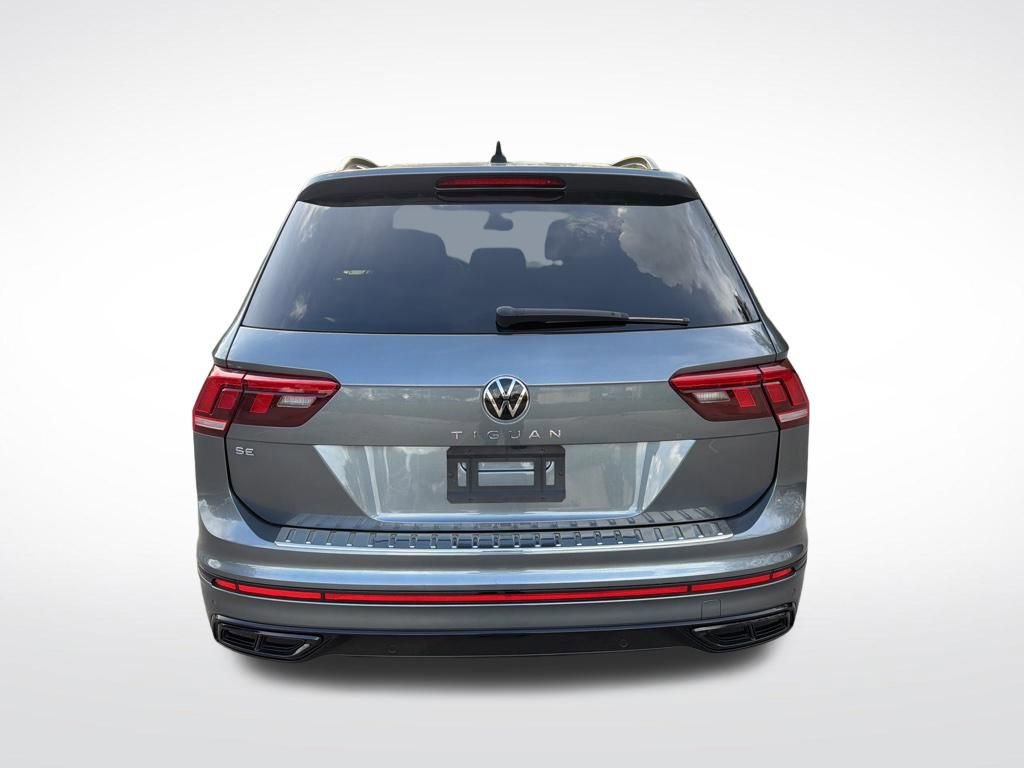 Used 2024 Volkswagen Tiguan SE R-Line image 7