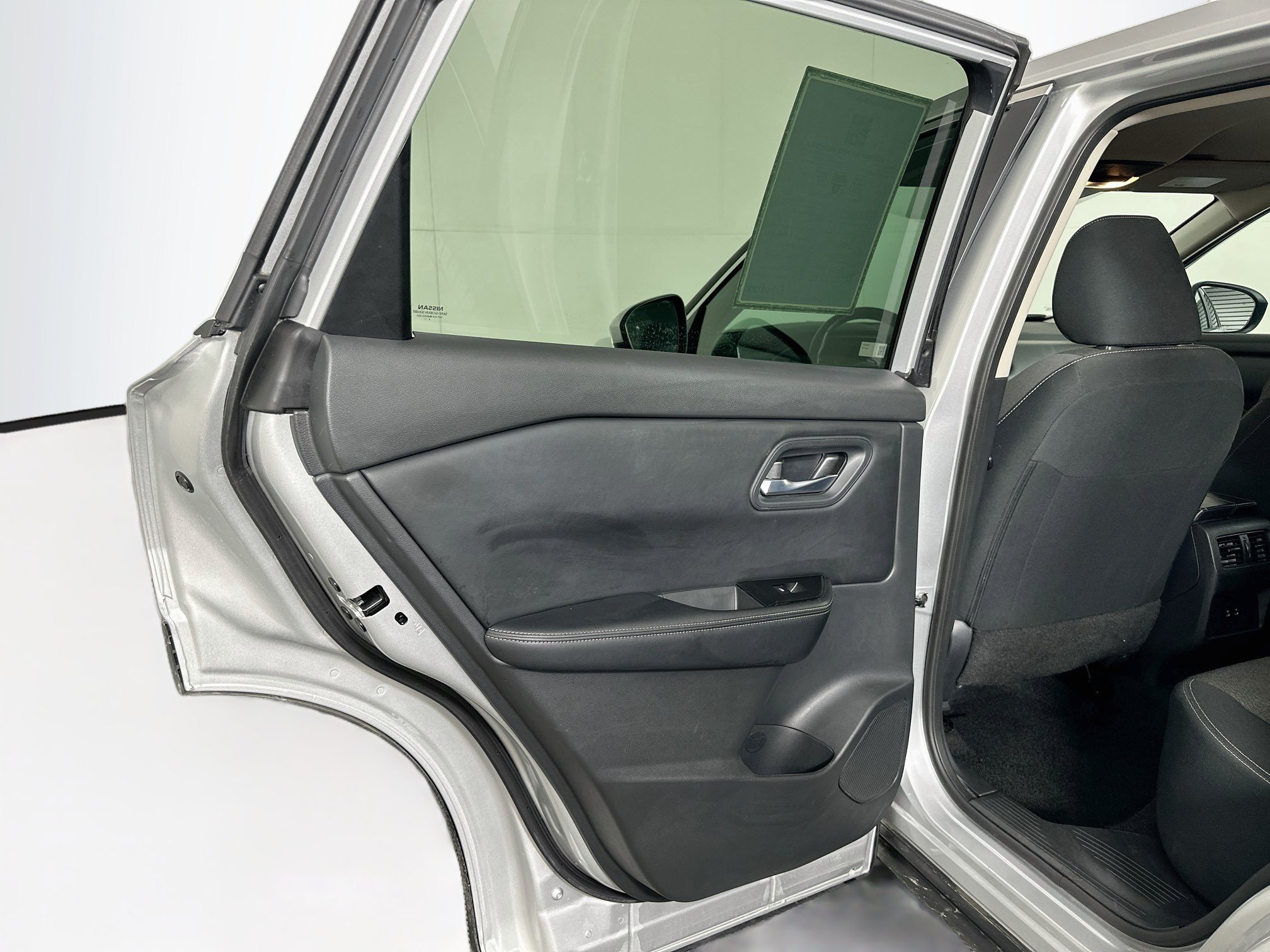 Used 2025 Nissan Rogue SV FWD image 26
