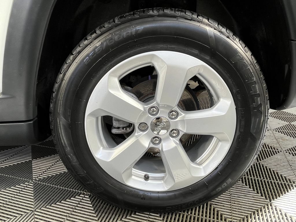 Used 2020 Jeep Compass Latitude w/ Cold Weather Group AWD/4WD image 18