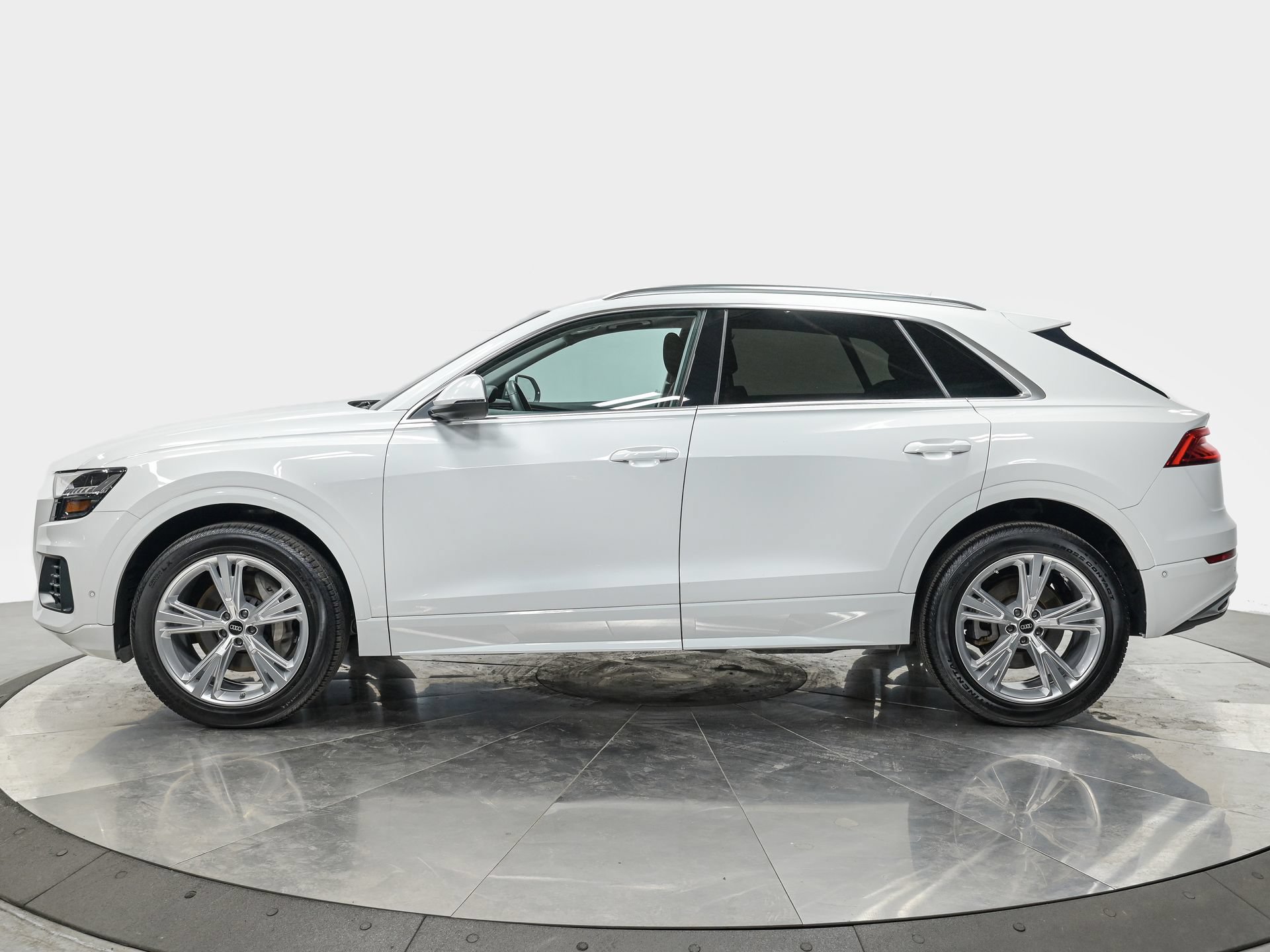 Used 2023 Audi Q8 Premium w/ Convenience Package AWD/4WD image 2