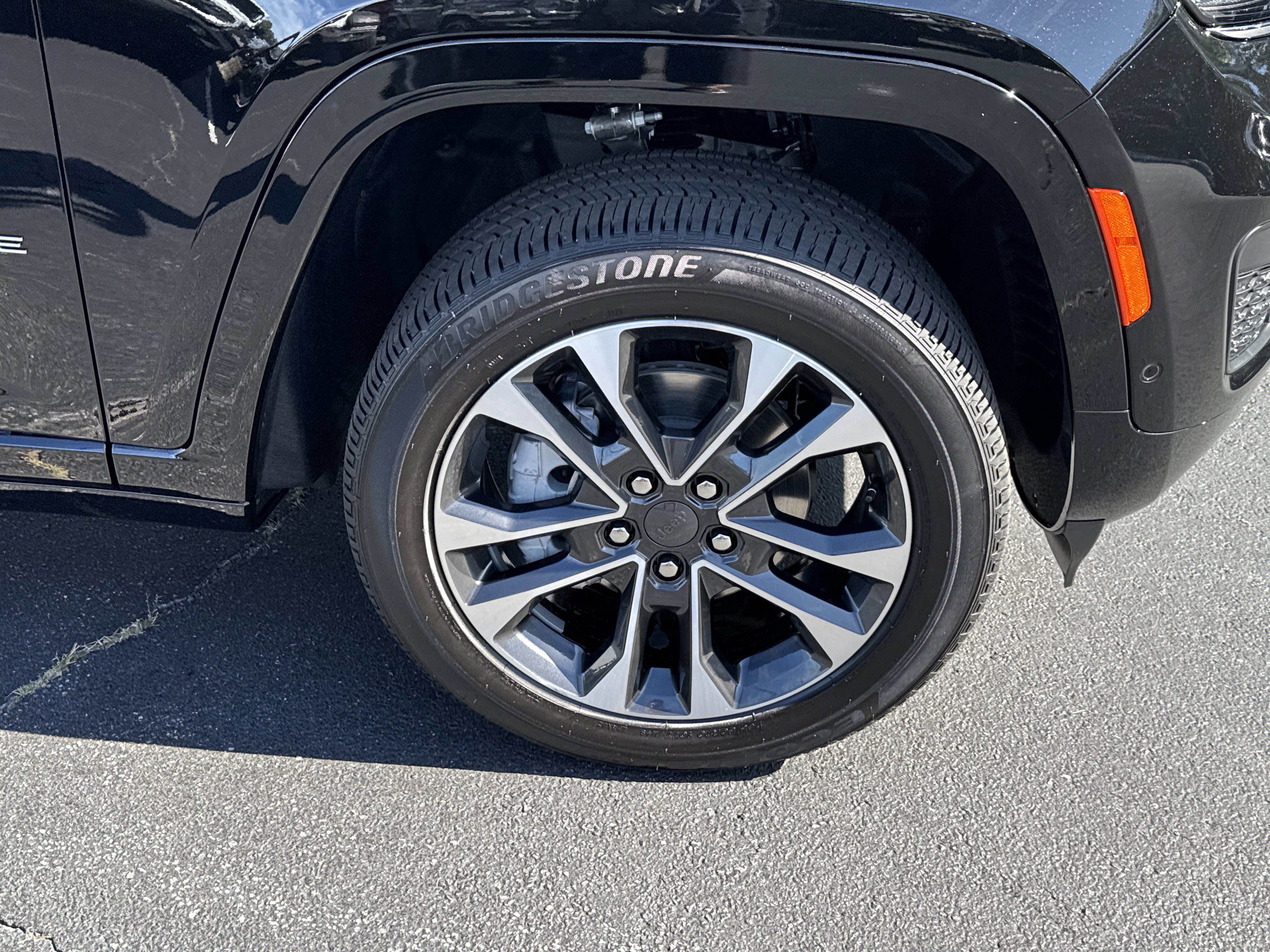 New 2025 Jeep Grand Cherokee Overland w/ Luxury Tech Group IV image 11