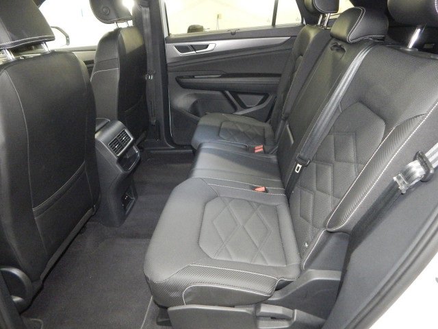 Used 2024 Volkswagen Atlas Cross Sport SE image 14