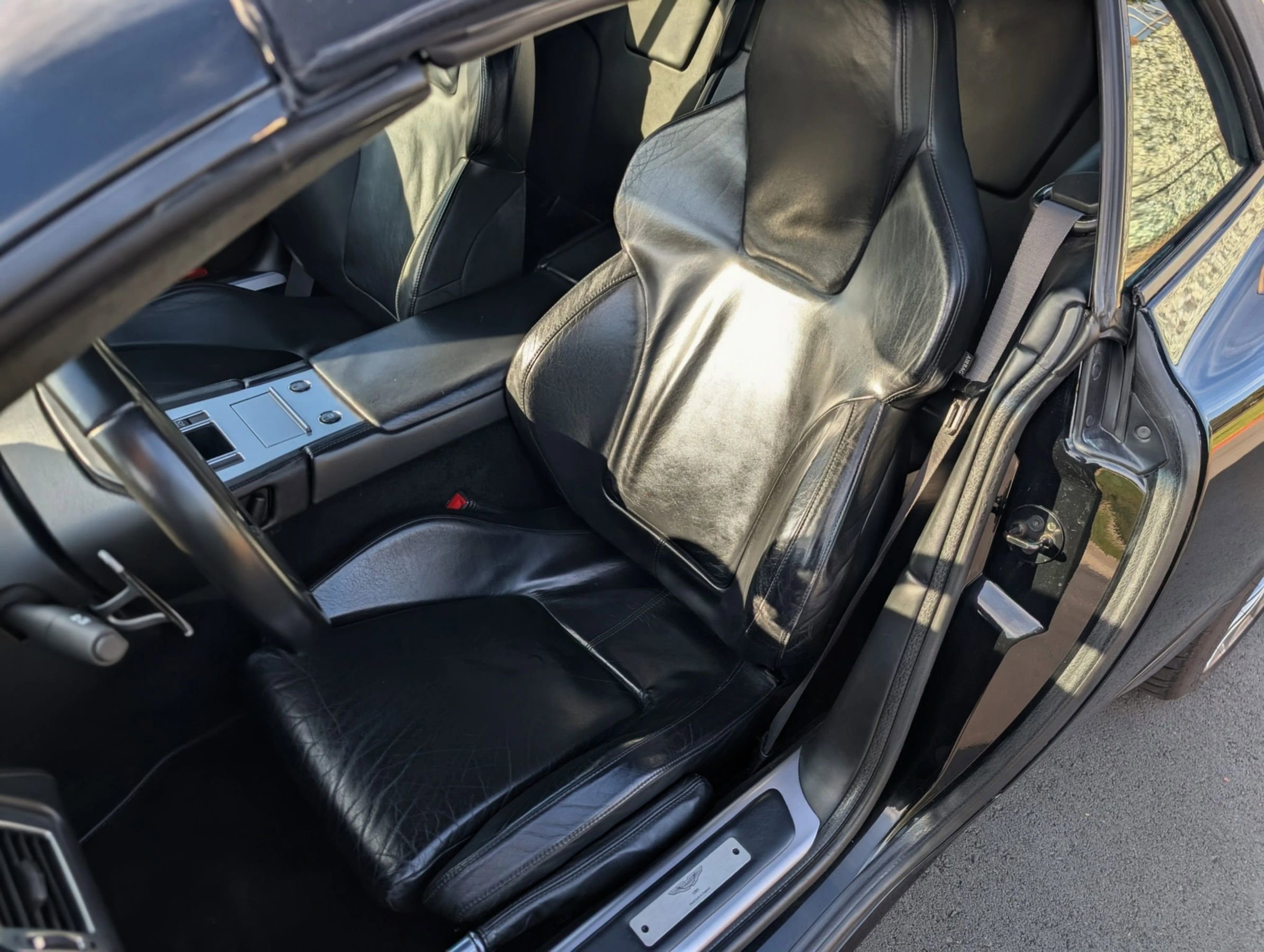 Used 2005 Aston Martin DB9 Volante image 38