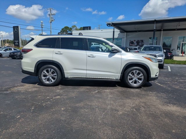 Used 2014 Toyota Highlander XLE FWD image 4