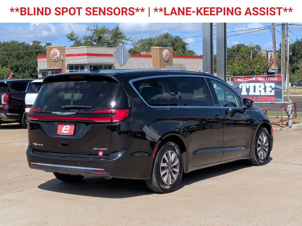 Used 2023 Chrysler Pacifica Touring-L FWD image 8