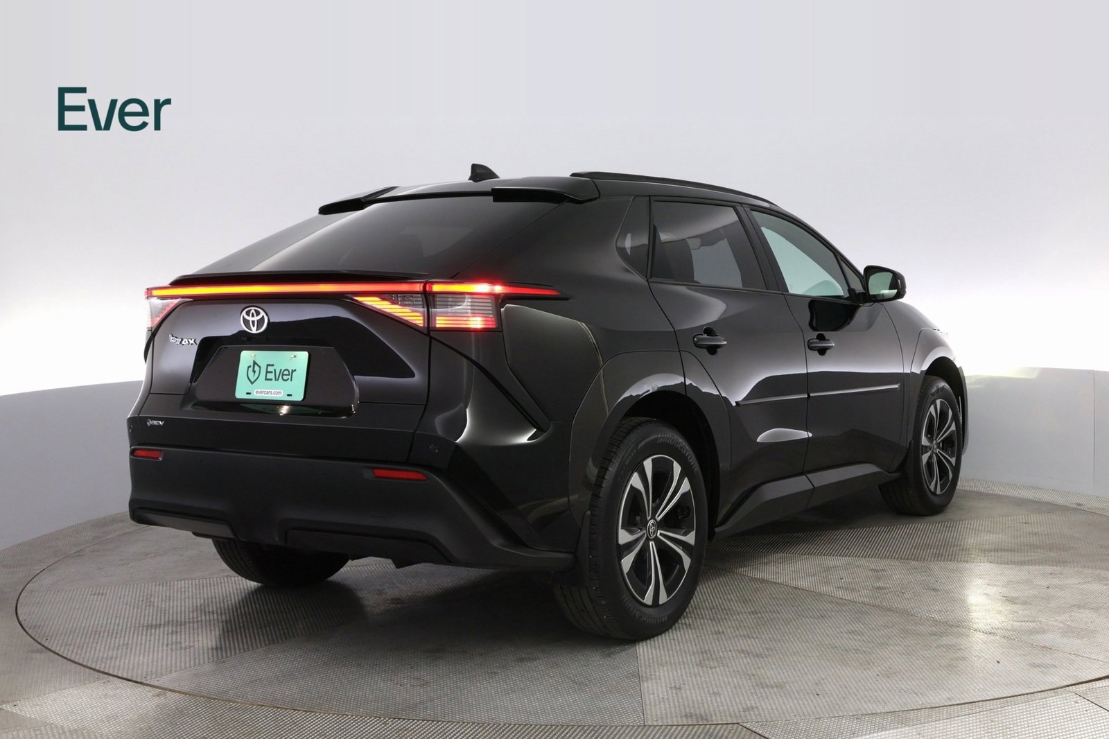 Used 2024 Toyota bZ4X XLE w/ Weather Package image 12