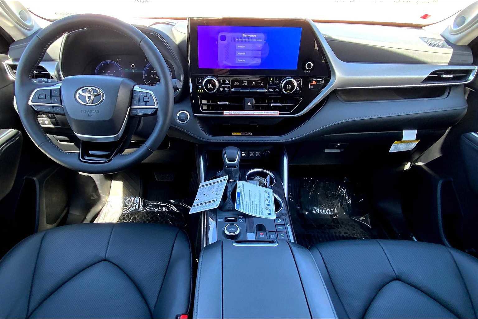 Used 2025 Toyota Highlander Platinum image 12