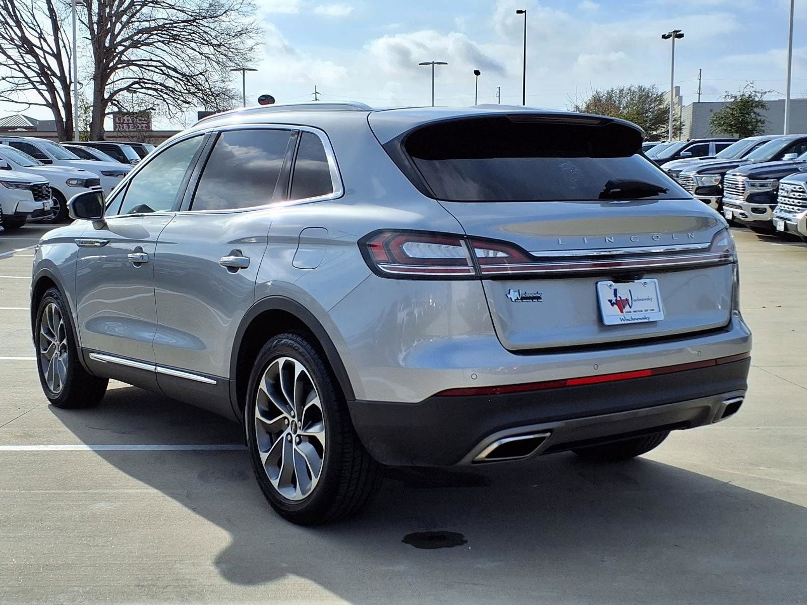 Used 2022 Lincoln Nautilus Reserve w/ Luxury Package image 2