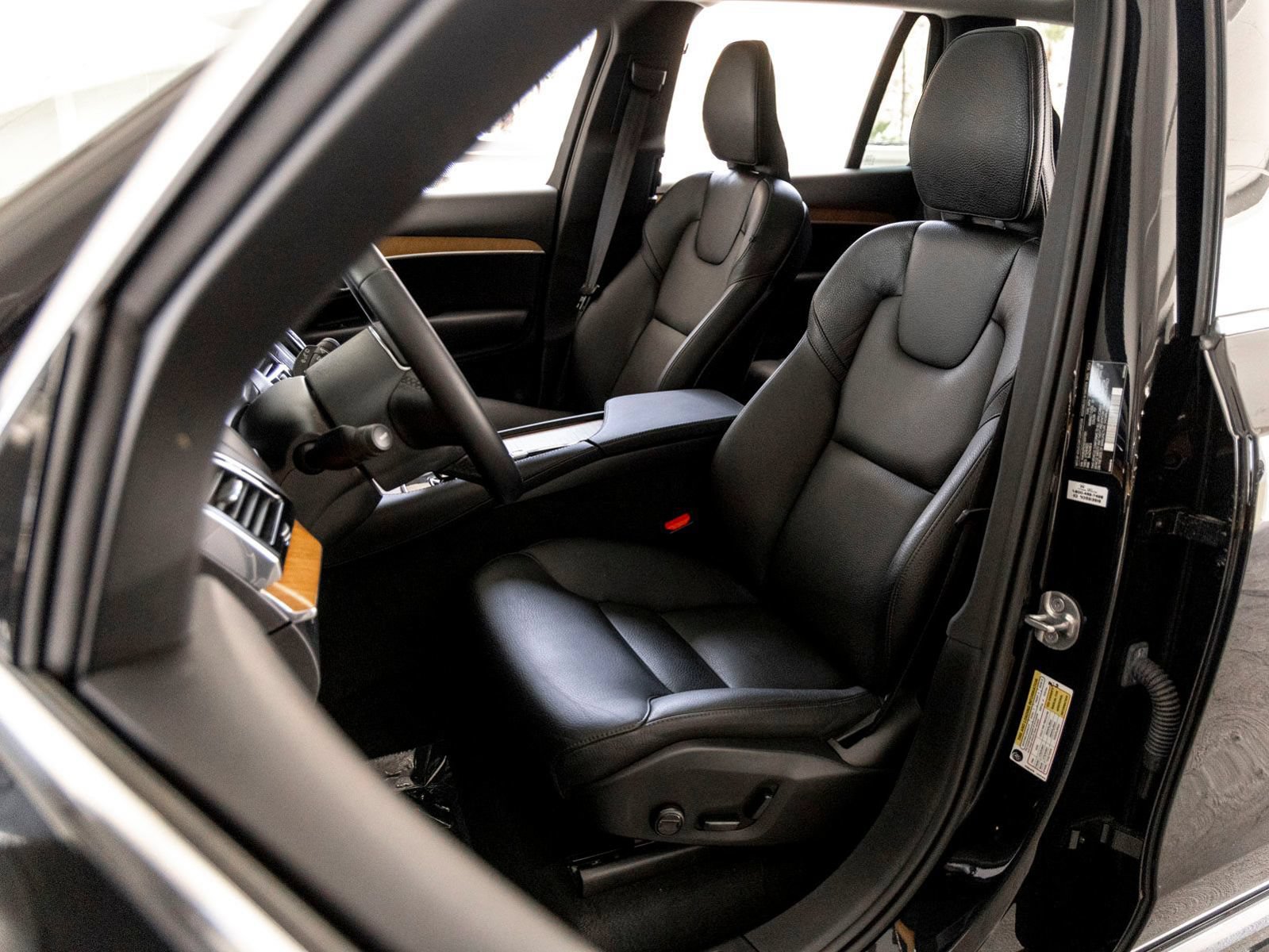 Used 2025 Volvo XC90 B6 Plus w/ Protection Package Premier AWD/4WD image 10