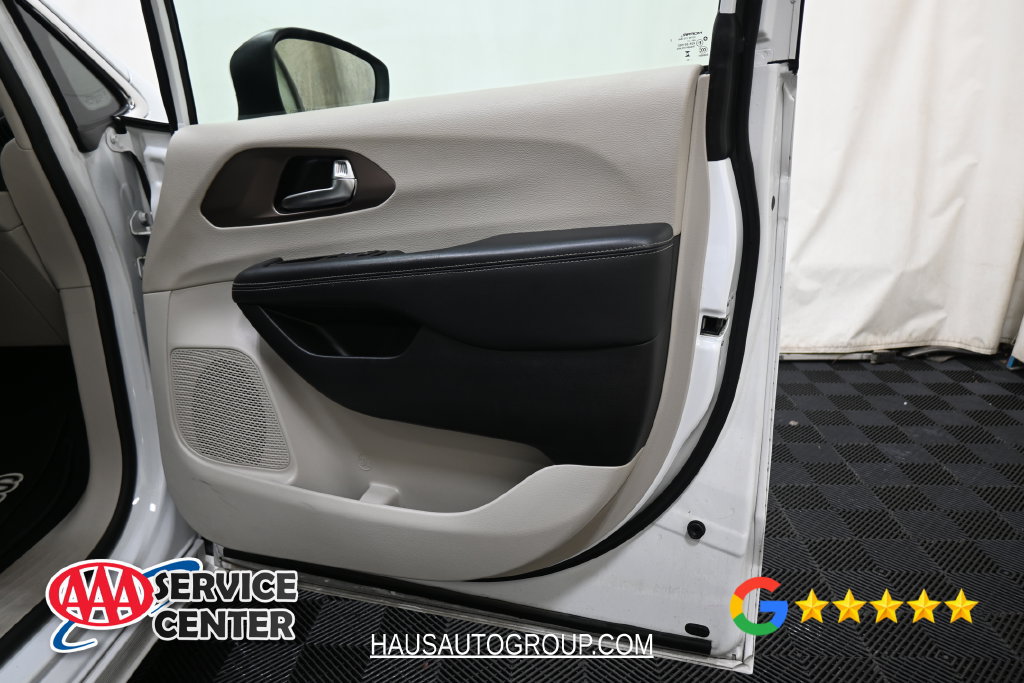 Used 2023 Chrysler Voyager LX FWD image 20