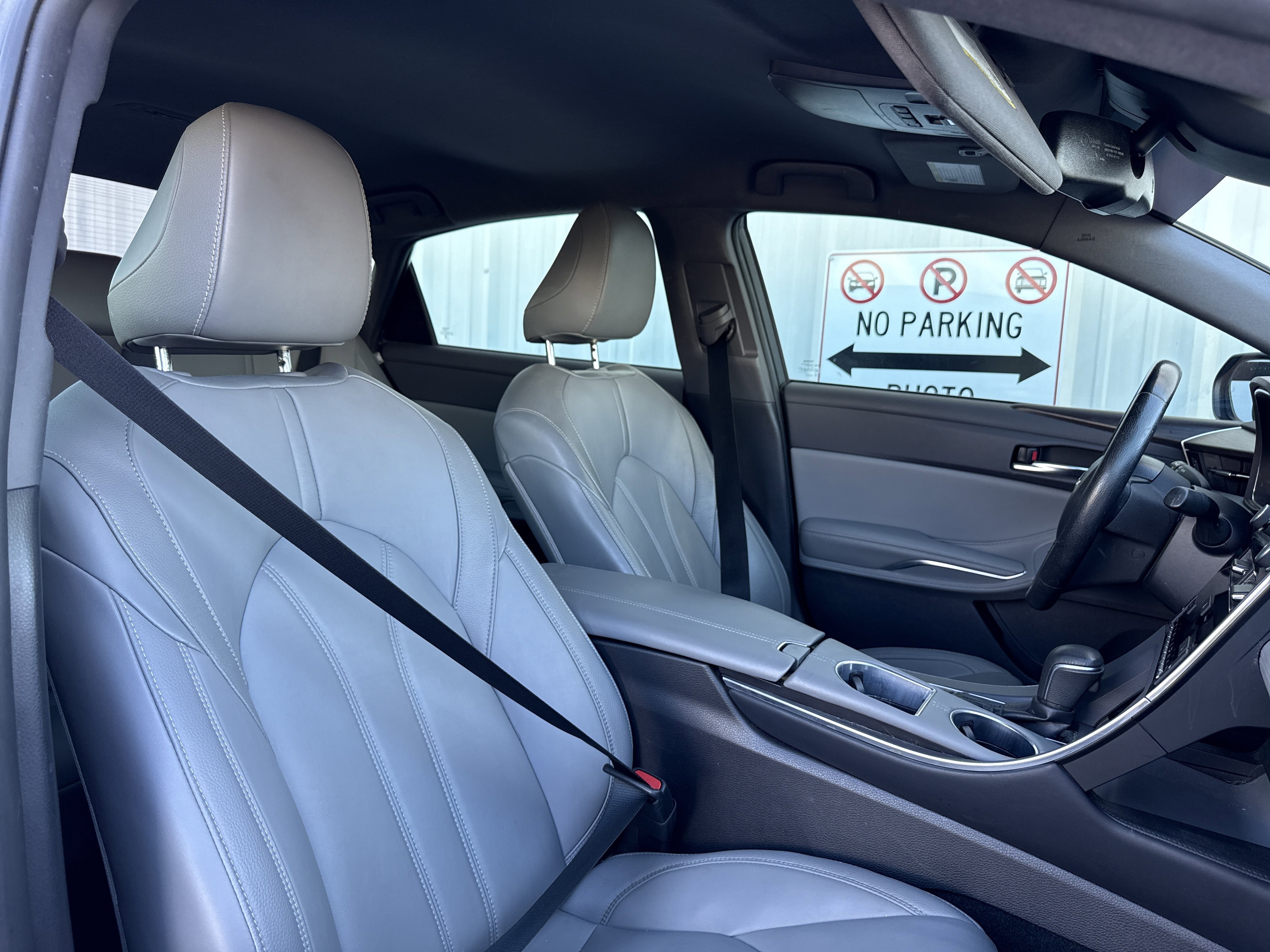 Used 2019 Toyota Avalon XLE image 9