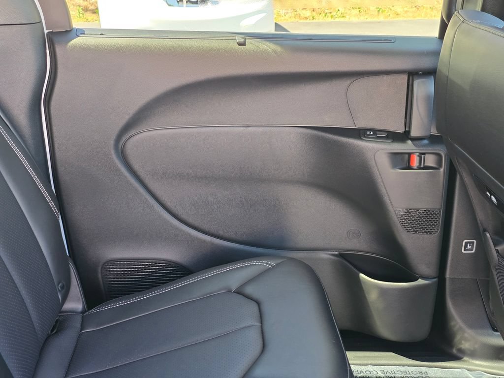 New 2027 Chrysler Pacifica Select FWD image 36